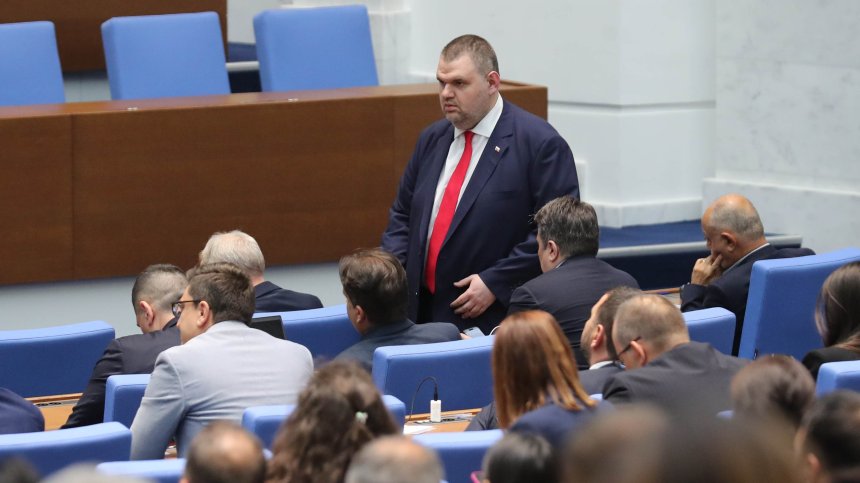 Кой говори "глупости"? Сблъсък между Пеевски и Столичната община заради "Топлофикация"