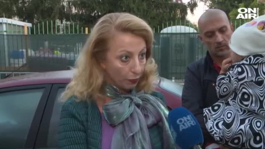 Родителски бунт: Деца спят на матраци на пода във физкултурен салон?