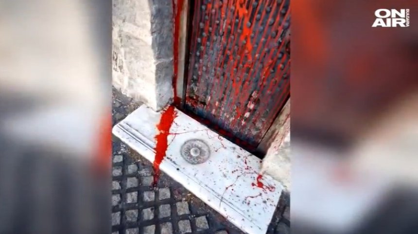 64-годишна е осквернила с боя храма "Света Петка" в София