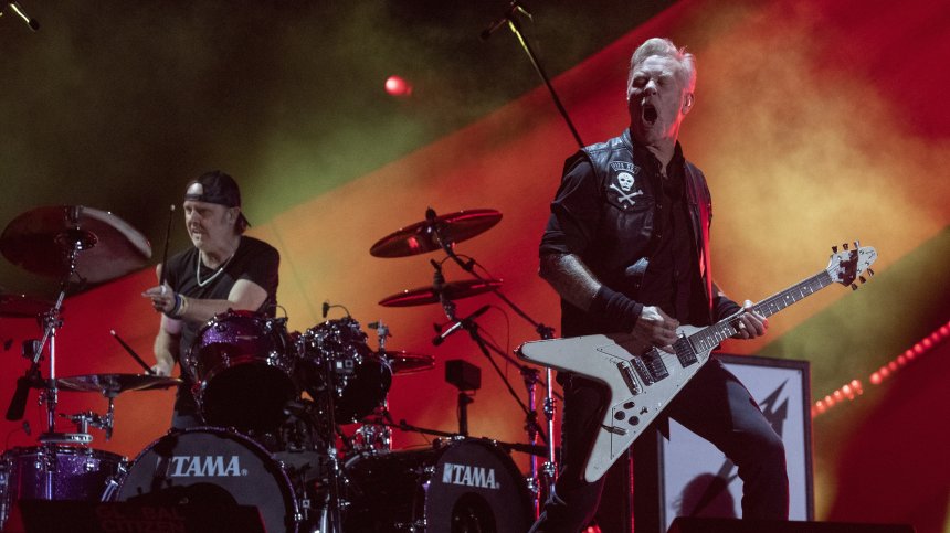 "Металика" купи собствена фабрика за производство на винилови плочи