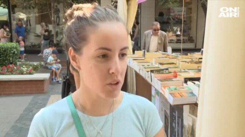 "Алея на книгата": Най-голямото пътуващо изложение в страната започна 