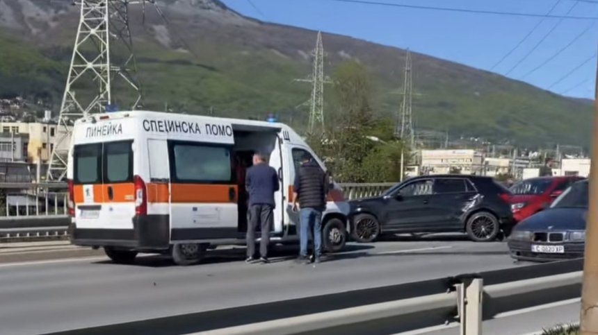 Верижна катастрофа на Околовръстното на София и тапа с изнервени шофьори