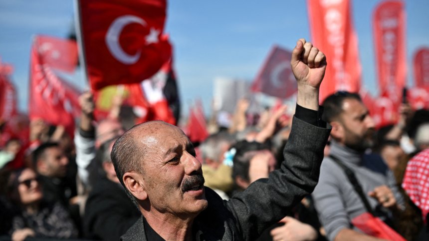 Нови протести в Истанбул срещу ареста на опозиционни кметове