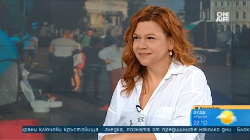 След оттеглянето на младите от площада щели да останат примирените