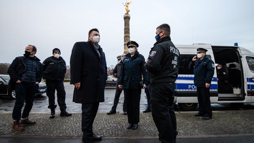 Съвършена схема: Турски измамници ограбиха хиляди пенсионери в Германия