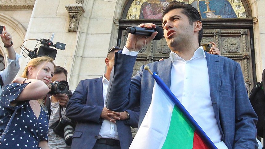 "Промяната" и ДБ организират протест: ГЕРБ, ДПС и БСП са твърдо решени да върнат хартията
