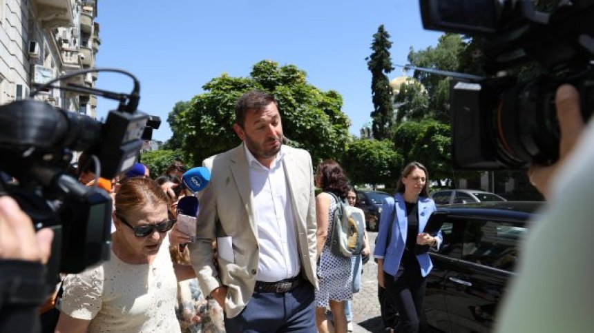 КПКОНПИ е направила записа между Никола Барбутов и Георги Тодоров
