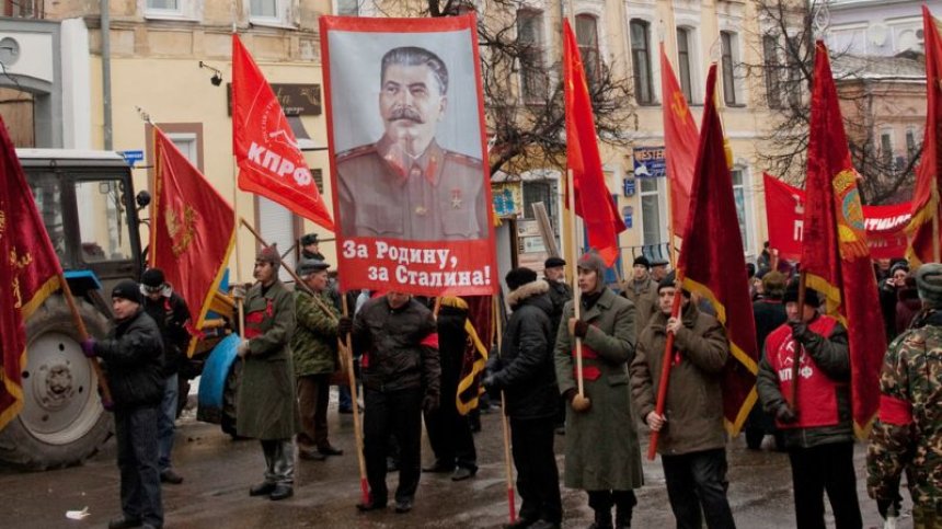 Призрак броди из Европа