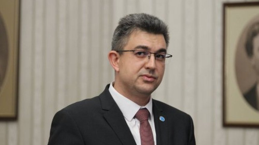 Университетът Алпе Адрия в Клагенфурт: Пламен Николов не е сред възпитаниците ни