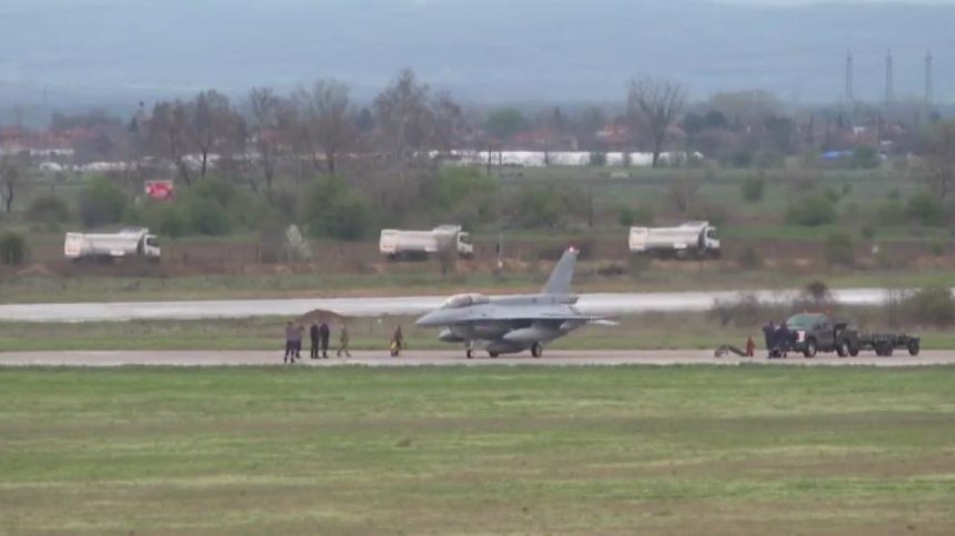 Пристигна първият български изтребител F-16 (+ВИДЕО)