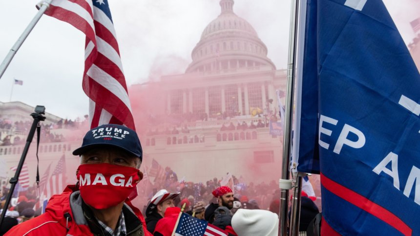 Щурмът в Капитолия: Неизлъчвани кадри разкриват нова гледна точка (+ВИДЕО)