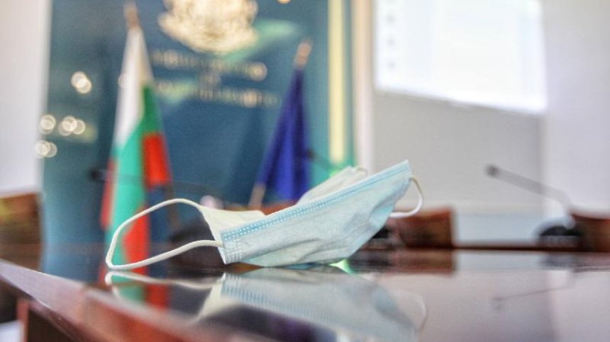 МЗ: Започват масови проверки за маски по Черноморието и по бензиностанциите