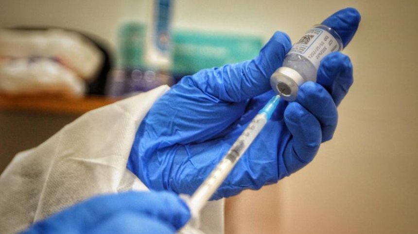 Купихме ваксини за 320 млн. лв., поставихме едва 30% - подаряваме и унищожаваме