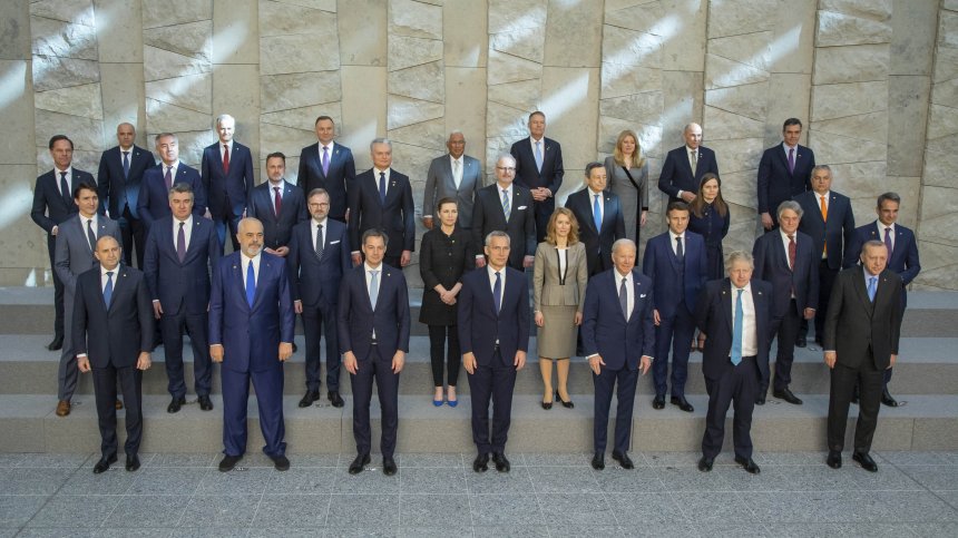 Войски на НАТО в съседните на Украйна страни, Радев участва в лидерската среща