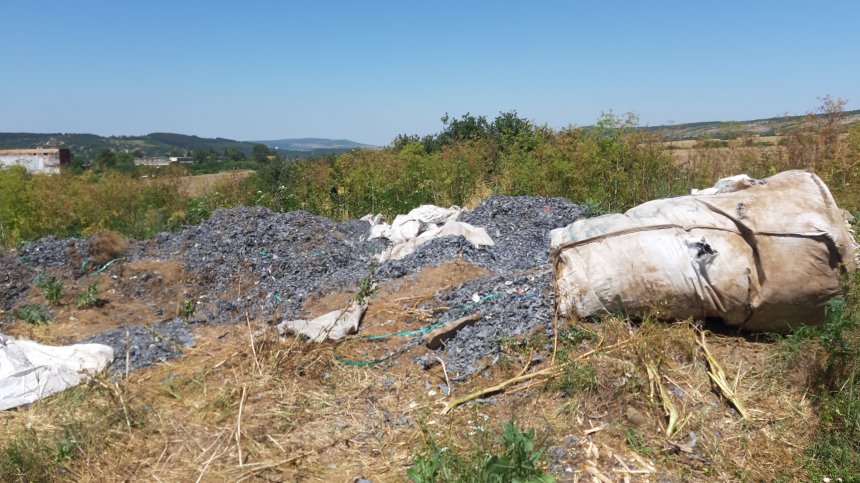 Иззеха документи за заровения край Червен бряг опасен боклук