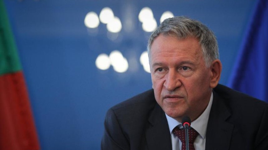 Кацаров: Учебната година започва присъствено, децата няма да плащат за грешките на възрастните