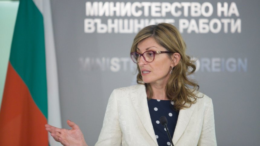 Вицепремиерът Захариева на посещение в Москва