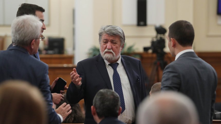 124 депутати върнаха хартиената бюлетина