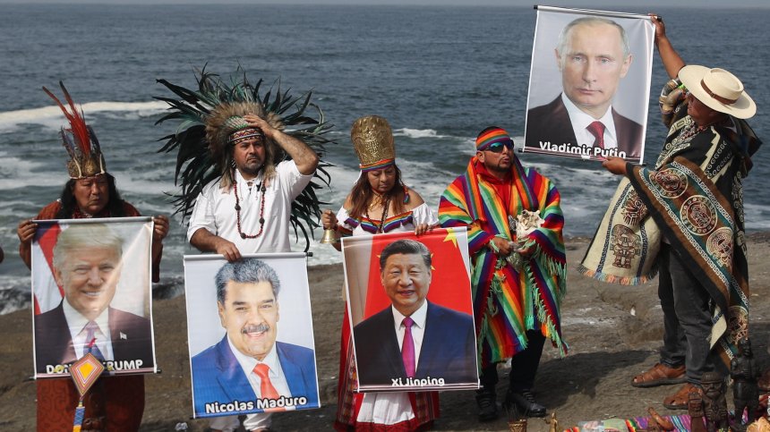 Шамани почетоха Тръмп, Путин и Мадуро в новогодишен ритуал (СНИМКИ)