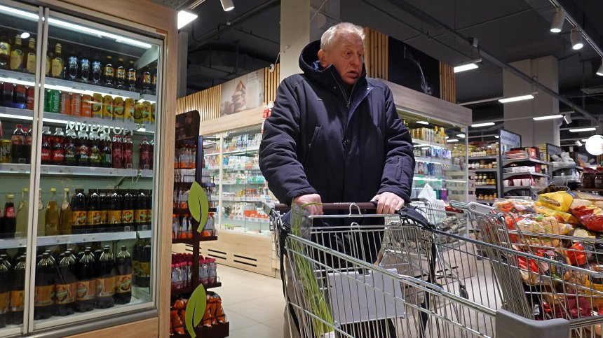 Инфлацията във Великобритания надхвърли 14%, принуди потребителите да пазаруват в по-евтини вериги