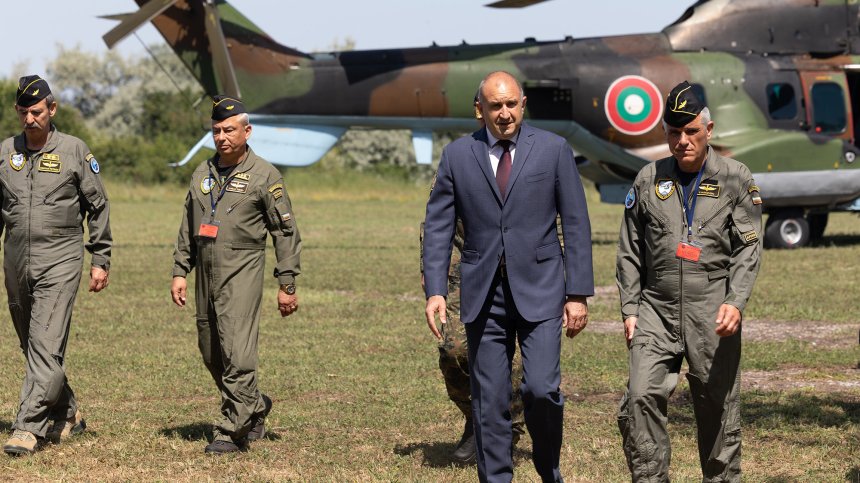 Румен Радев наблюдава съвместните бойни стрелби "Шабла 2024"