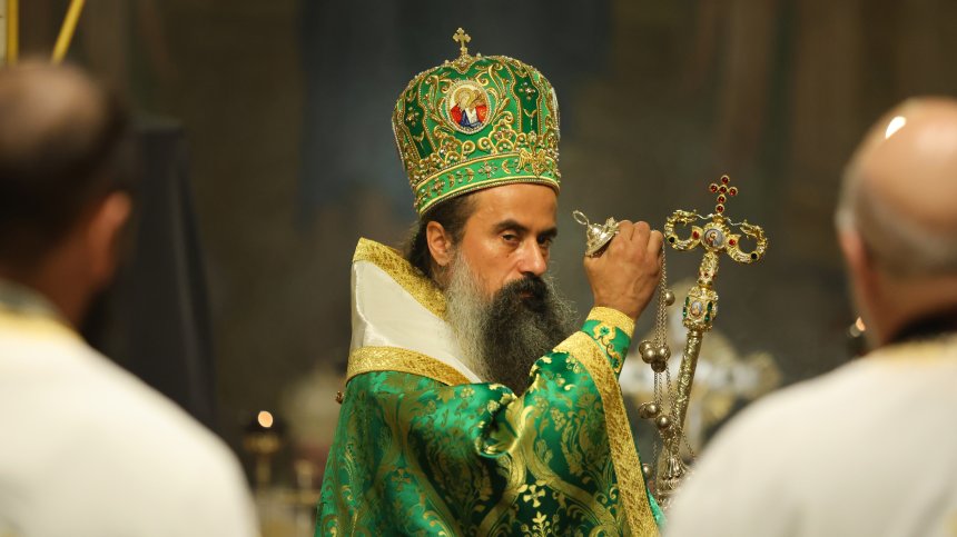 Патриарх Даниил с първа литургия (СНИМКИ)