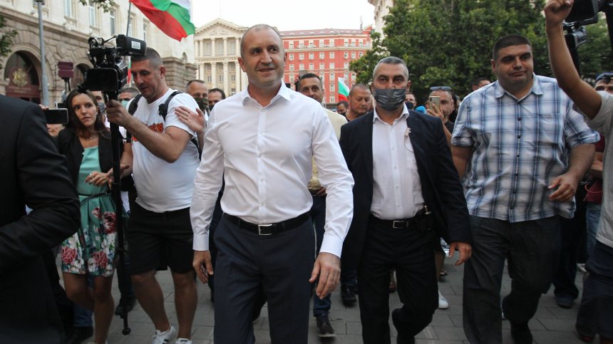 ЕП не прие поправките в резолюцията за Радев и протестите