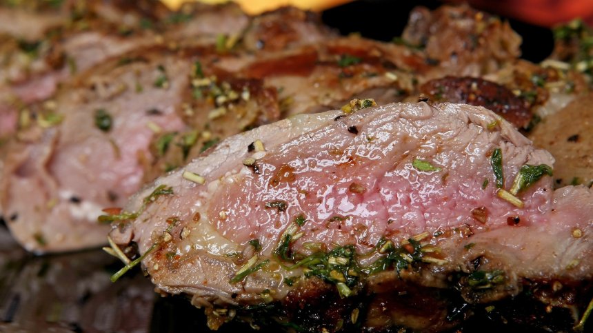 Дни преди Гергьовден: Рецепта за вкусен агнешки бут с портокалов сок и бяло вино