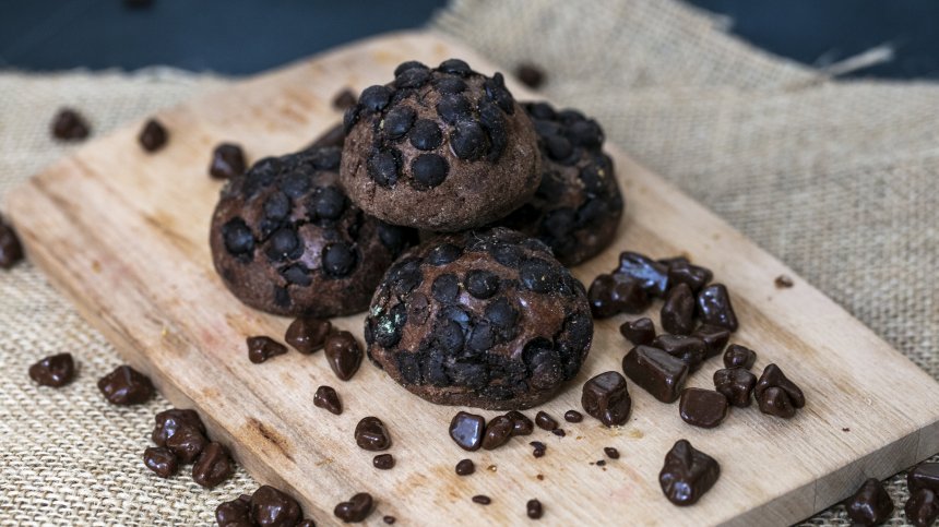 Рецепта за шоколадови бисквити с боровинки