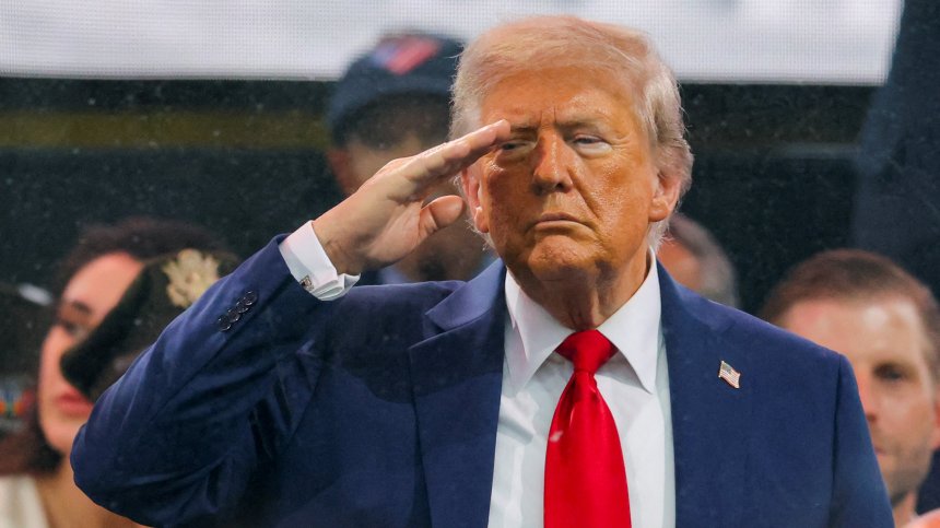 Тръмп демонстрира военна мощ на невиждан от 34 години парад, докато протести обхванаха САЩ