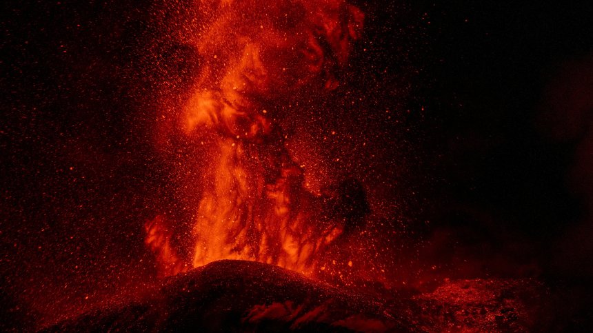 Мълния уби турист по време на изкачване на Етна