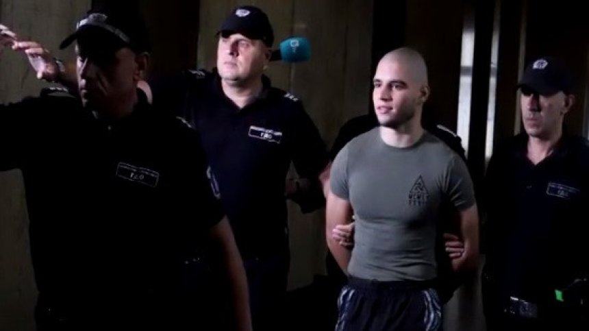 Съдът върна прокурорския син в ареста, двама свидетели твърдят, че е излизал от дома си
