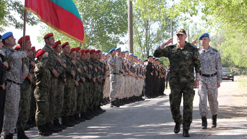 Адм. Ефтимов: Горд съм от уменията на военнослужещите, трябва да запазим хората в униформа