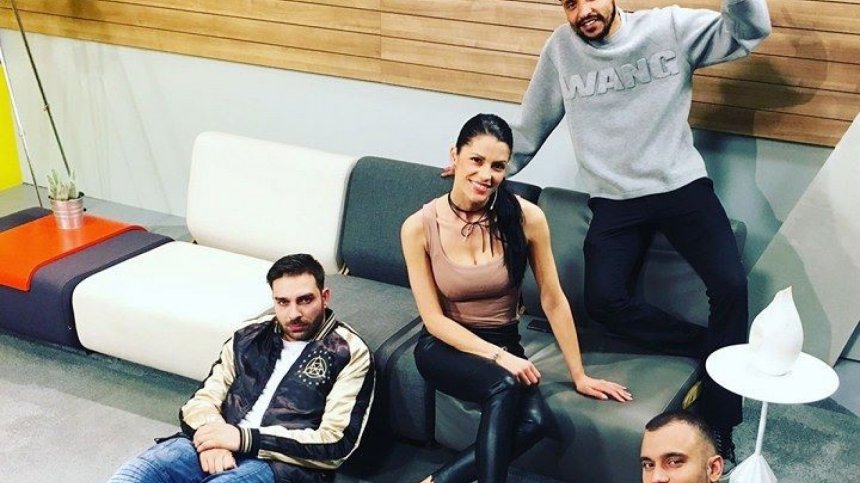 Вензи и група "Скандау" представиха новото си парче по нестандартен начин в ефир