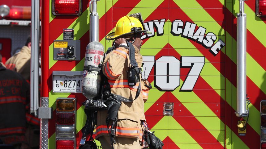 Пожарникар загина, 9 други са ранени при взрив на къща в Стърлинг