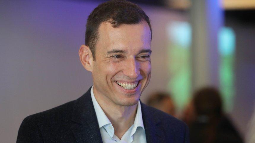 Терзиев дарява заплатите си за православен храм и в помощ на студентка