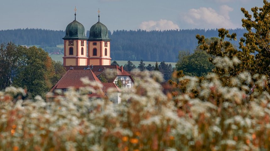 Черногорският премиер с "последно предупреждение" към Сръбската църква