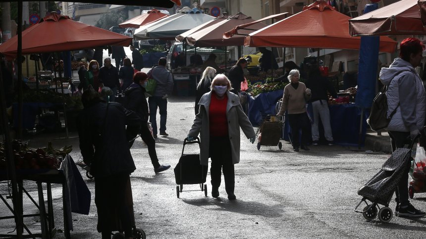 Цените падат: Супермаркетите в Гърция с етикети със специални намаления за храни