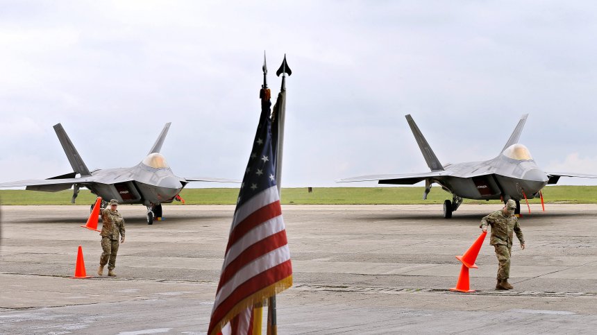 Американски изтребител F-22 свали НЛО над Канада