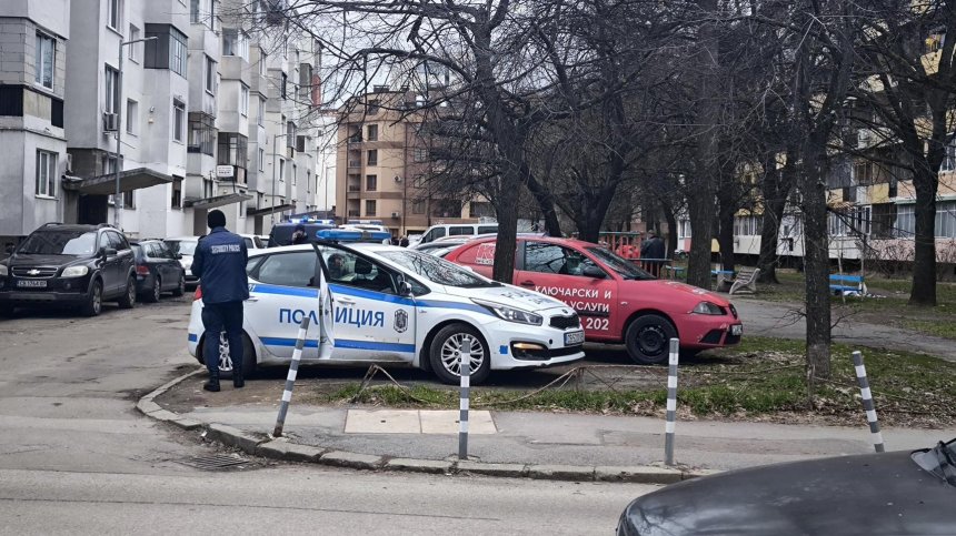 Бебе в чувал откриха чистачки при кош за боклук в София