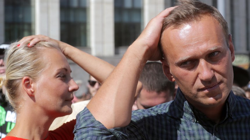 Навални: Откриха "Новичок" по дрехите и в тялото ми