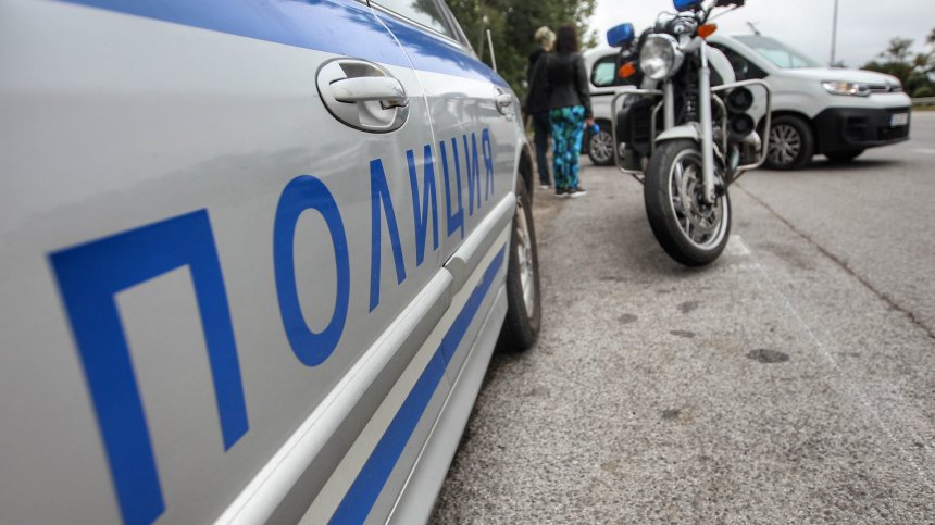 Задържаха сириец, помогнал на чужденци да преминат в страната ни