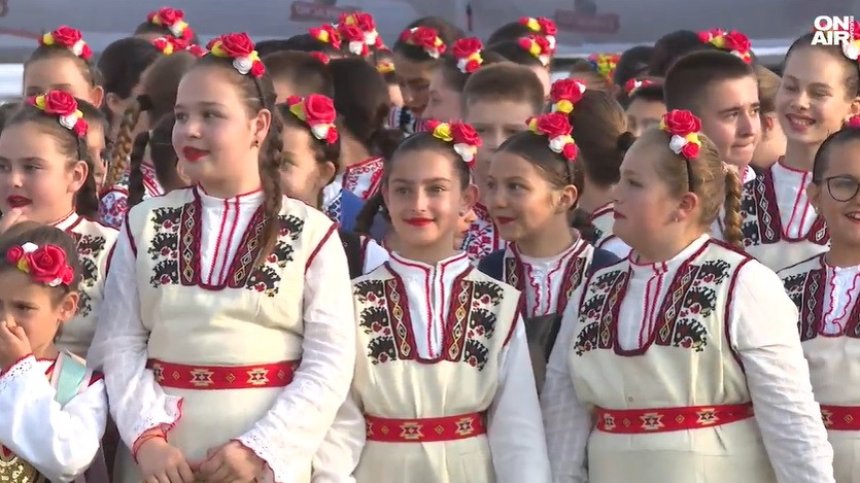 От поколение на поколение: В Елин Пелин учат и най-малките на любов към фолклора