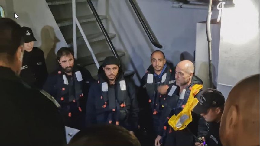 Четирима моряци от HS Dignity са на брега във Варна