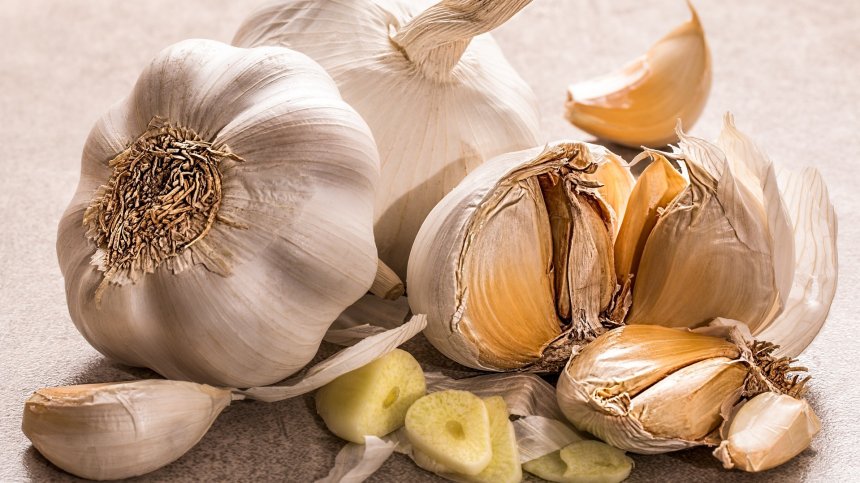 Хапвайте чесън и костен бульон при настинки