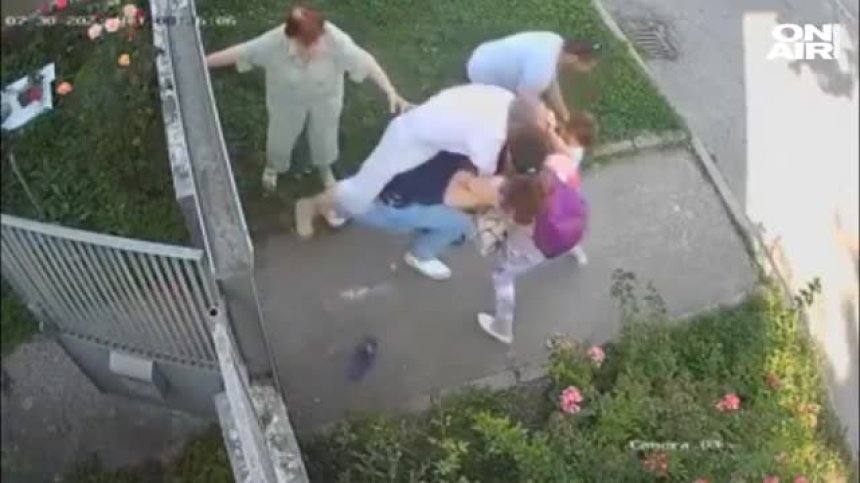 Скандален клип с насилствено отнемане на дете взриви интернет