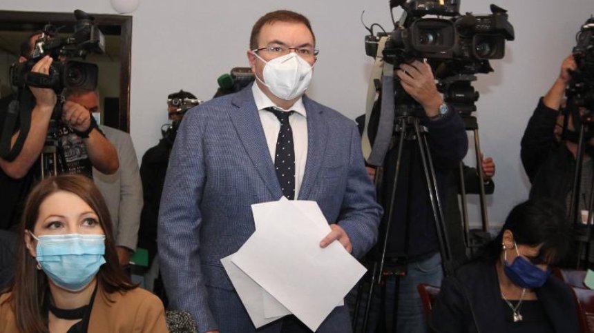 Здравният министър: Засилваме проверките, наблюдаваме неспазване на мерките