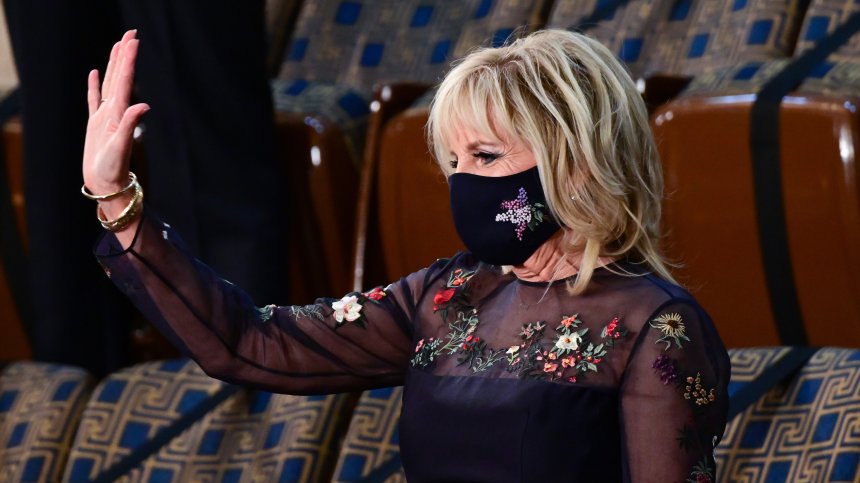 Джил Байдън без стилист: Сама избирам тоалетите си, хората забелязват детайлите