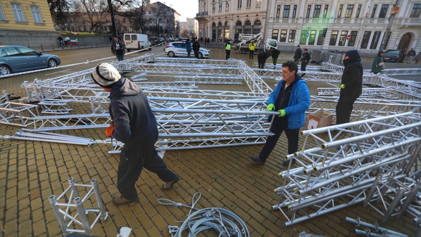 Без заря за ЧНГ на пл. "Батенберг", полицията с драконовски мерки за сигурност