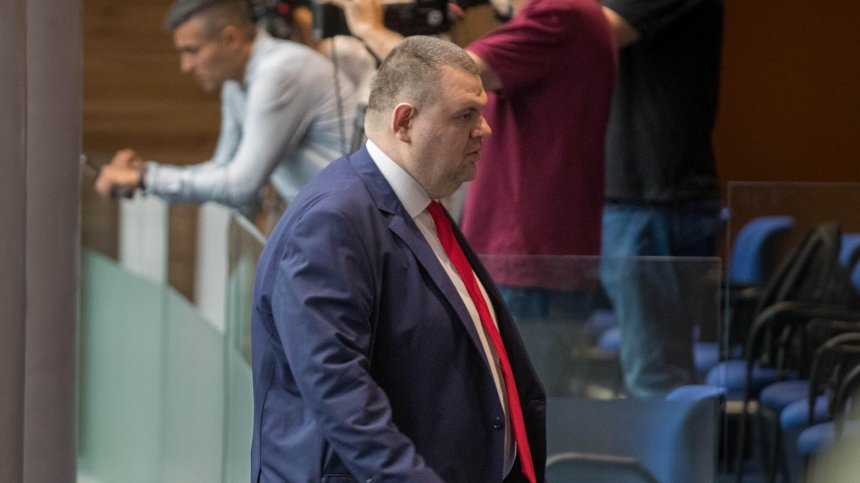 Политическа буря около КПК: Пеевски и ПП-ДБ в синхрон, ГЕРБ брани €5 млрд.